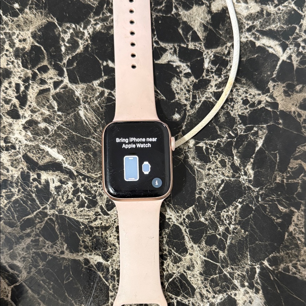 Apple Smartwatch - Light Pink